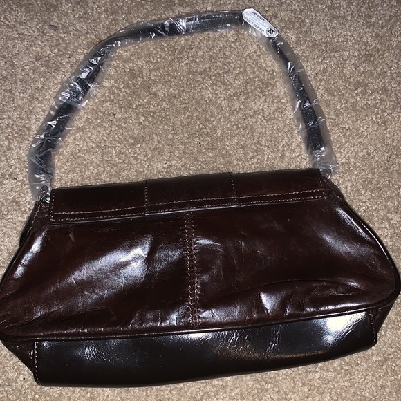 BCBG brown ladies single strap new bag with magnetic snap lock. - Picture 2 of 4